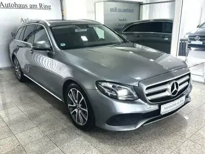 Gebraucht Mercedes E220 194 PS (142 kW) 2017 Selenitgrau Kombi