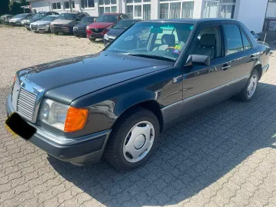 Gebraucht Mercedes 250 93 PS (68 kW) 1989 Schwarz Limousine