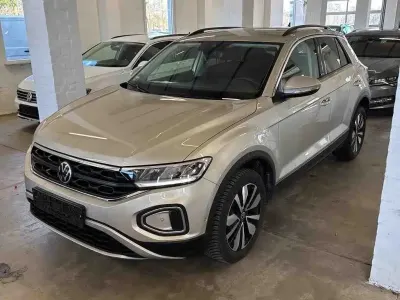 Używany VW T-Roc Move 150 KM (110 kW) 2024 Srebrny SUV