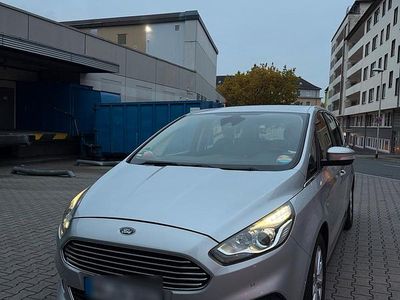 Silber Gebraucht 2016 Ford S-MAX S Van / Kleinbus | 12.000 € (Fairer Preis)