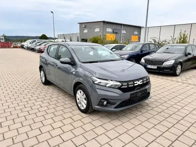 Używany Dacia Sandero Expression 91 KM (66 kW) 2023 Szary Sedan/Limuzyna
