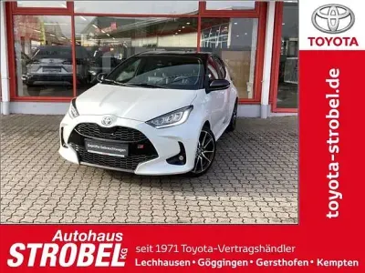 Gebraucht Toyota Yaris Sport 116 PS (85 kW) 2022 Platinweiss metallic, dach schwarz Kleinwagen