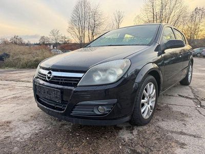 Gebraucht Opel Astra Edition 105 PS (77 kW) 2005 Schwarz Limousine