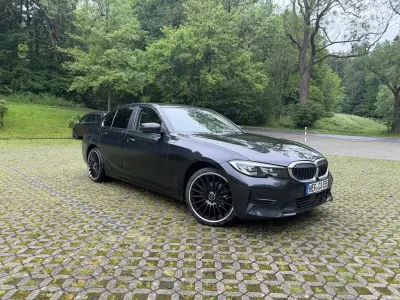 Gebraucht BMW 318 Advantage 150 PS (110 kW) 2020 Schwarz Limousine