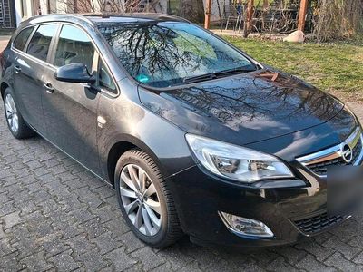 Usata Opel Astra 140 CV (102 kW) 2012 Nero Station wagon