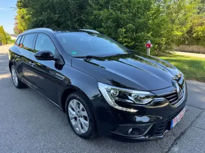Gebraucht Renault Mégane LIMITED Deluxe 140 PS (102 kW) 2019 Schwarz Limousine