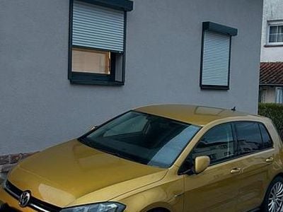 Gebraucht VW Golf VII R-line 115 PS (84 kW) 2017 Gold Kleinwagen