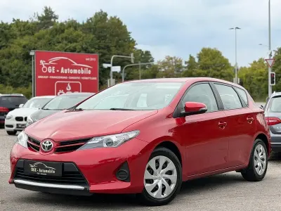 Gebraucht Toyota Auris Cool 99 PS (72 kW) 2013 Rot Limousine