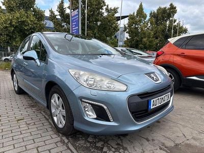 Grün Gebraucht 2013 Peugeot 308 Access Limousine | 7.290 € (Etwas zu teuer)