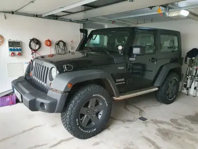 Käytetty Jeep Wrangler Sport 199 HP (146 kW) 2010 Musta Katumaasturi