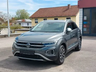 Używany VW T-Roc Style 150 KM (110 kW) 2023 Szary SUV