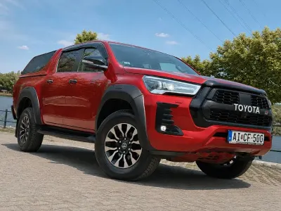 Gebraucht Toyota HiLux Sport 204 PS (150 kW) 2024 Rot Pickup