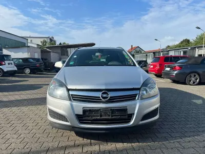 Gebraucht Opel Astra Edition 110 PS (80 kW) 2013 Silber Kombi