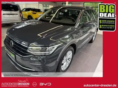 Gebraucht VW Tiguan Life 150 PS (110 kW) 2022 Uranograu SUV