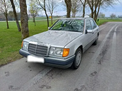 Gebraucht Mercedes 230 132 PS (97 kW) 1990 Silber Limousine