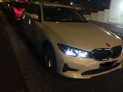 Gebraucht BMW 320 190 PS (139 kW) 2019 Weiß Limousine