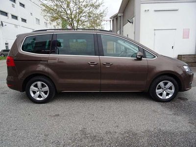 Gebraucht VW Sharan Comfortline 150 PS (110 kW) 2013 Braun Van / Kleinbus