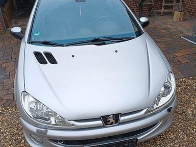 Gebraucht Peugeot 206 CC Tendance 109 PS (80 kW) 2003 Silber Cabrio
