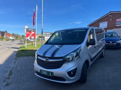 Usata Opel Vivaro 145 CV (106 kW) 2018 Grigio Monovolume