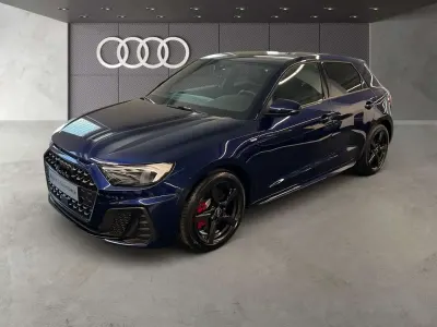 Neu Audi A1 S-Line 150 PS (110 kW) 2025 Navarrablau metallic SUV
