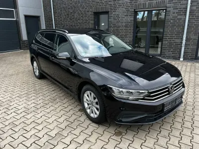 Gebraucht VW Passat Business 150 PS (110 kW) 2023 Schwarz Kombi