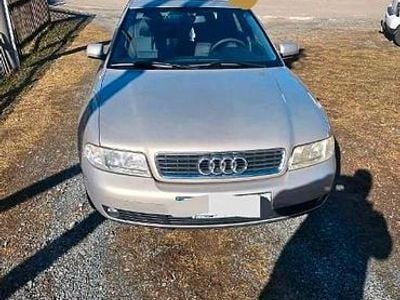 Usado Audi A4 125 HP (91 kW) 1999 Amarelo Sedan