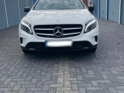 Gebraucht Mercedes GLA200 156 PS (114 kW) 2015 Weiß SUV