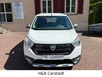 Gebraucht Dacia Lodgy Stepway 116 PS (85 kW) 2018 Weiß Van / Kleinbus