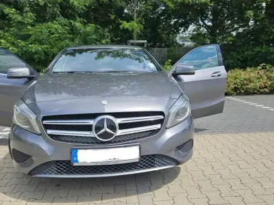 Gebraucht Mercedes A180 109 PS (80 kW) 2015 Grau Kleinwagen