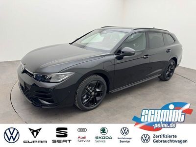 Black metallic Neu 2025 VW Passat R-line Kombi | 59.990 € (Fairer Preis)