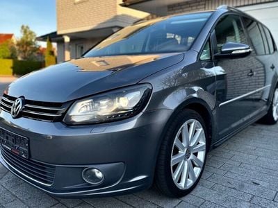 Grau Gebraucht 2013 VW Touran Highline Van / Kleinbus | 9.999 € (Fairer Preis)
