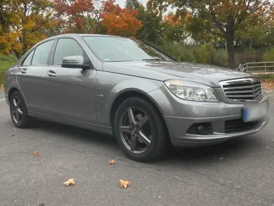 Gebraucht Mercedes C180 156 PS (114 kW) 2009 Silber Limousine