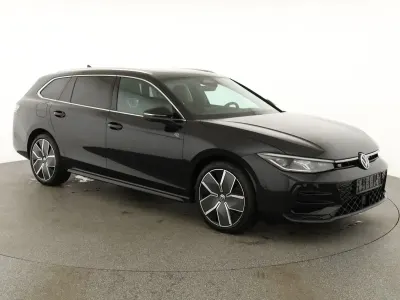 Neu VW Passat R-line 193 PS (141 kW) 2025 Grenadilla black metallic Kombi