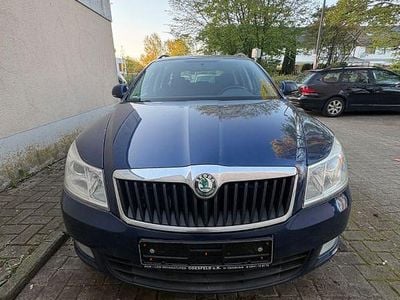 Usado Skoda Octavia Ambiente 105 HP (77 kW) 2010 Azul Carrinha