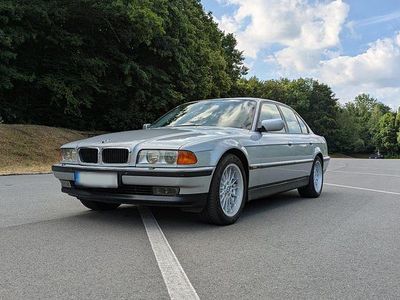 Second-hand BMW 740 Shadowline 286 CP (210 kW) 1998 Berlinǎ