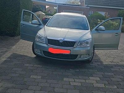 Gebraucht Skoda Octavia 105 PS (77 kW) 2012 Grün Limousine