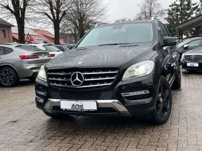 Gebraucht Mercedes ML350 258 PS (189 kW) 2011 Obsidianschwarz  metalliclack SUV