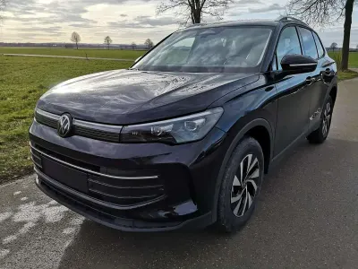 Neu VW Tiguan Life 150 PS (110 kW) 2026 Deep black perleffekt SUV