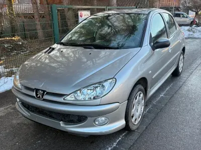 Gebraucht Peugeot 206 75 PS (55 kW) 2008 Beige Kleinwagen