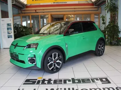 Neu Renault 5 E-Tech Komfort 110 kW (150 PS) 2026 Pop green/blackpearlschwarz Kleinwagen