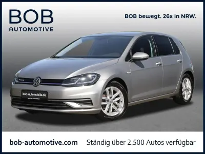 Gebraucht VW Golf VII Comfortline 131 PS (96 kW) 2019 Grau Limousine