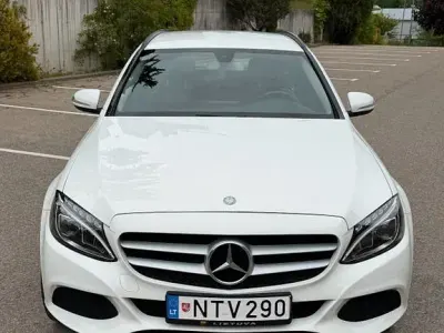 Gebraucht Mercedes C180 156 PS (114 kW) 2014 Weiß Limousine
