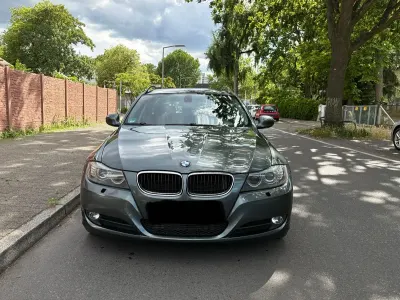 Gebraucht BMW 320 177 PS (130 kW) 2009 Grau Kombi