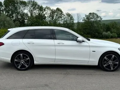 Gebraucht Mercedes C300e Avantgarde 306 PS (225 kW) 2020 Weiß Limousine