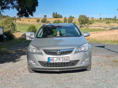 Gebraucht Opel Astra 140 PS (102 kW) 2011 Silber Limousine