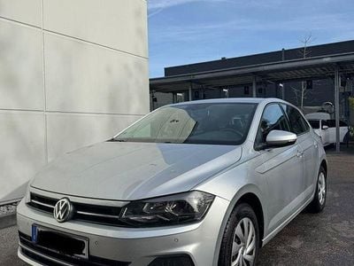 Silber Gebraucht 2018 VW Polo Comfortline Kleinwagen | 11.500 €