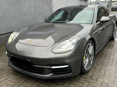 Porsche Panamera 4