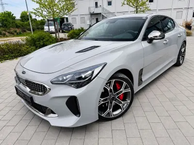Gebraucht Kia Stinger GT 370 PS (272 kW) 2017 Ceramic silver Kleinwagen