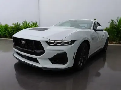 Neu Ford Mustang GT Fastback 446 PS (328 kW) 2026 Weiß