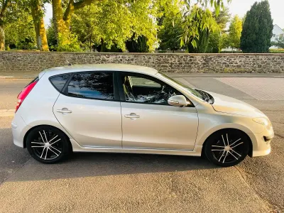 Gebraucht Hyundai i30 Edition 90 PS (66 kW) 2012 Silber Limousine
